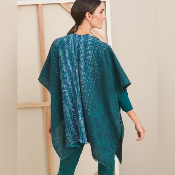 Chico’s Python Print Jacquard Ruana Wrap - Picture 3 of 10